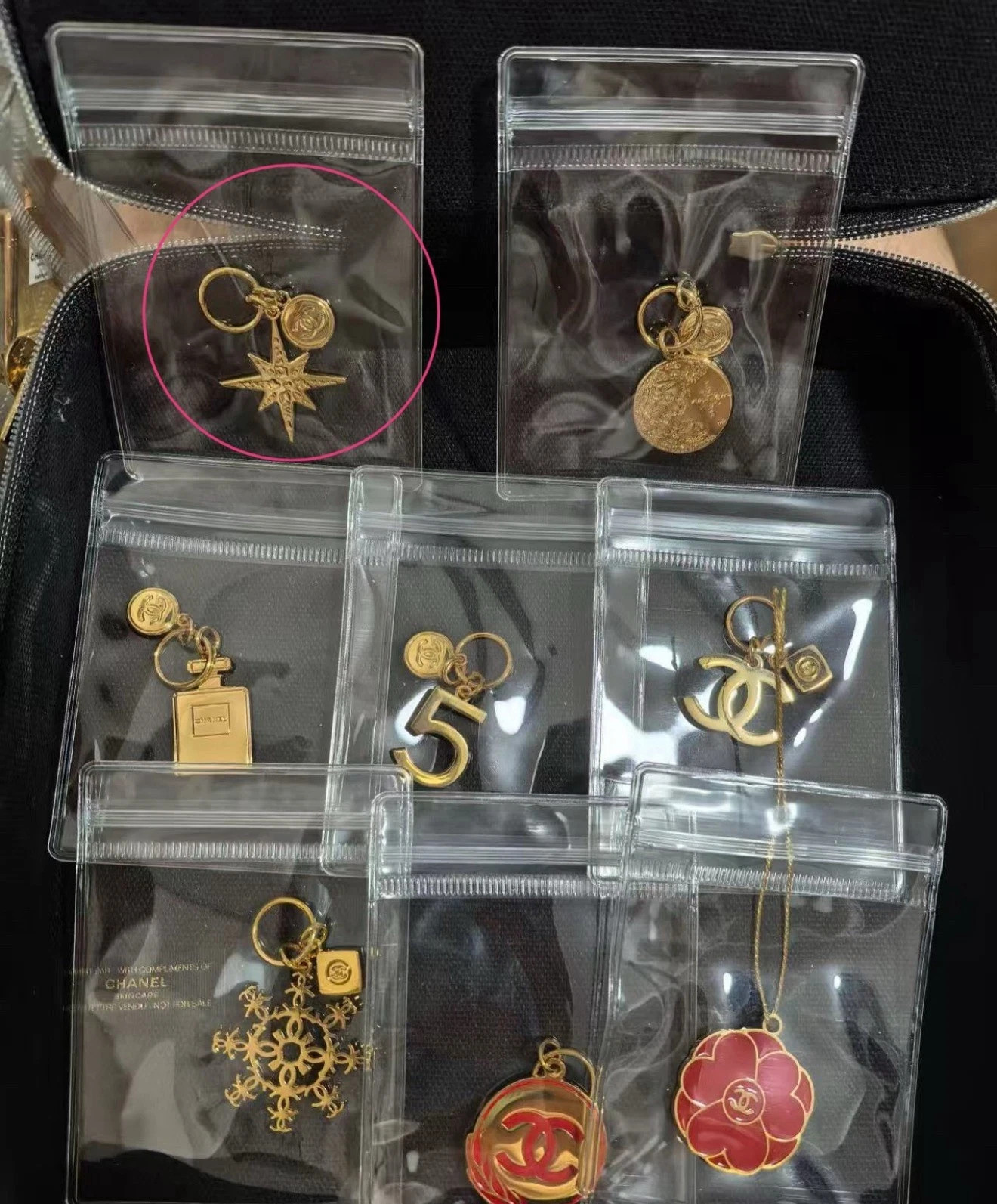 Rare (1) CHANEL Beauty 2023 VIP Gift “Comet” Star Gold Novelty Charm Christmas