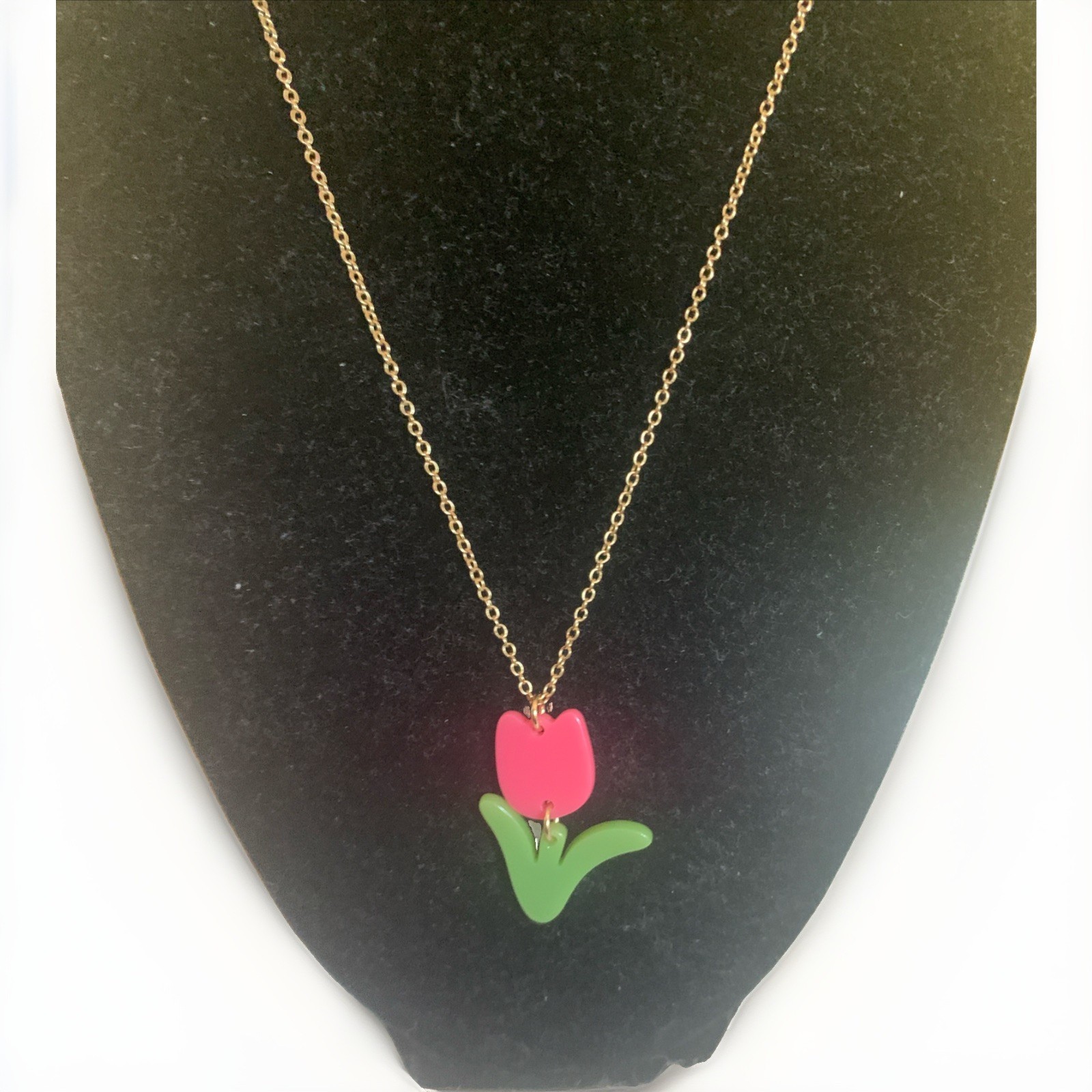 NWOT Unbranded Pink Tulip Flower Pendant Necklace Gold Link Chain Resin Acrylic