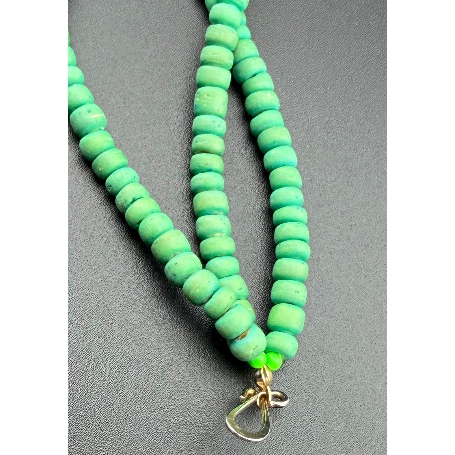 Parrot Wood Beaded 26 Inch Necklace Green Tropical Island Bird Statement Vintage