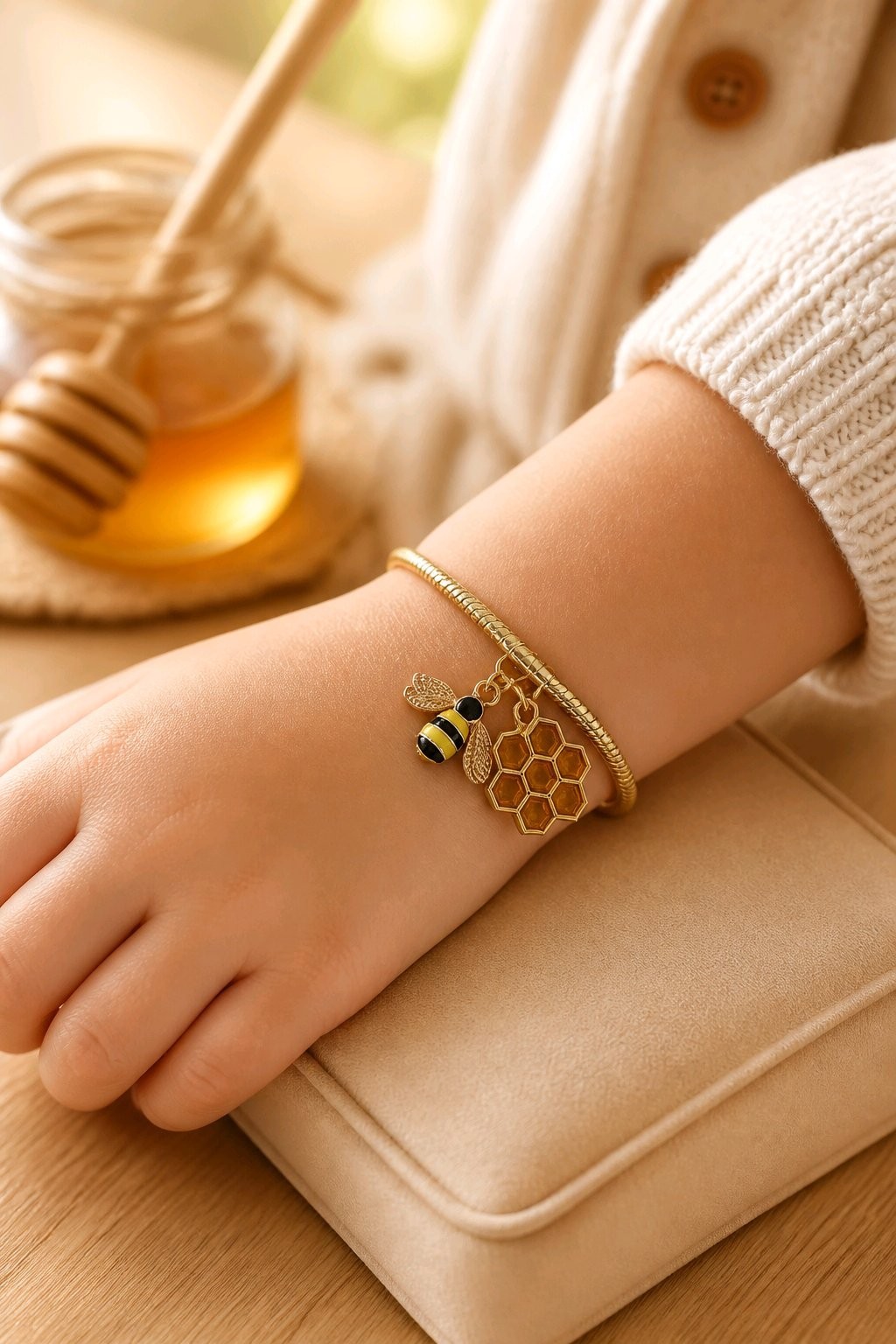 Braclet Small Bee 7 Inch