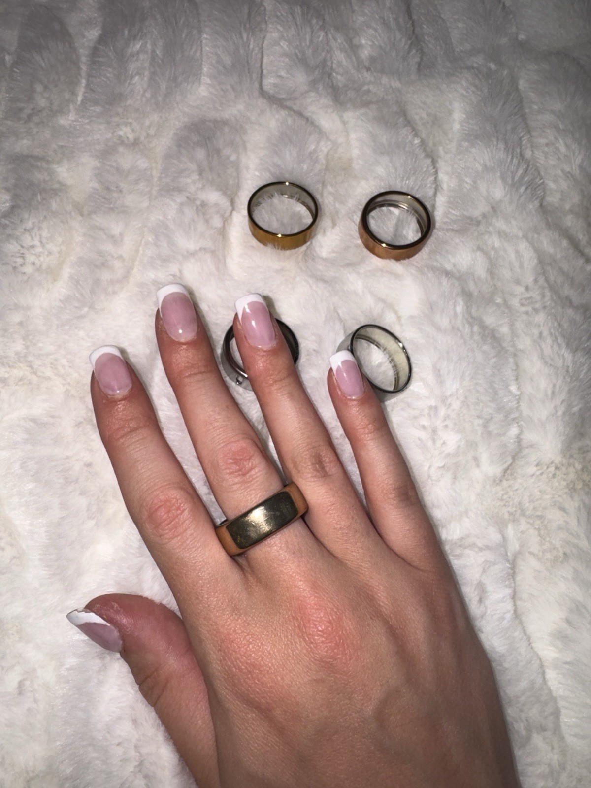 Oura Ring Silver Gen 3 Horizon Size 9 Pre-Owned. Charger and 5 covers included!!