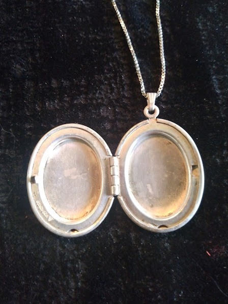Vintage Photo Locket. 1/20-12k GF Pendant. 17in. 925 ITALY Sterling Box Chain.