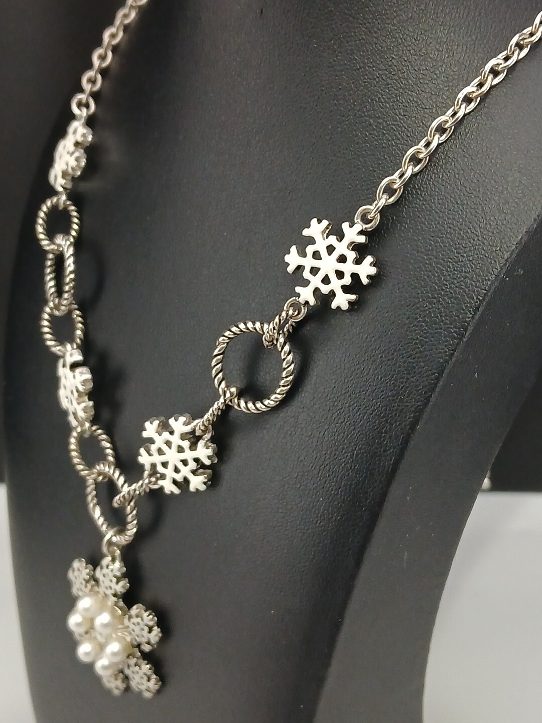 Winter Wonderland Silver tone snowflakes enamel & faux pearls necklace