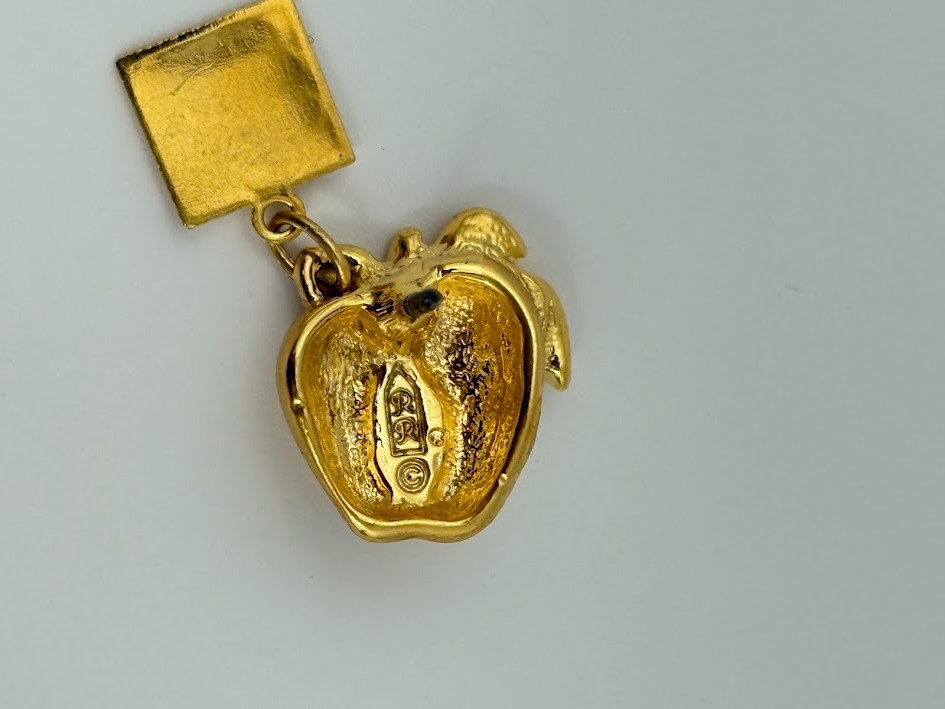 Vtg Roman Inc RR Teacher Apple Pin Gold Tone “A Teacher Touches a Heart”