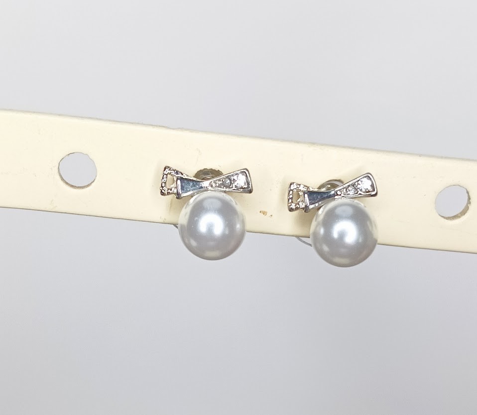 Fashion Earrings in various styles Cross, Goth, Pearl-shape and Dangles
