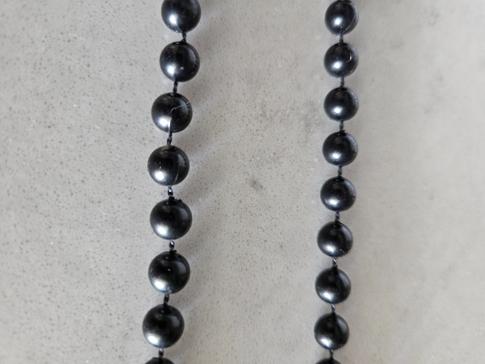 BRAND NEW 24″ LONG BLACK PLASTIC BEAD NECKLACE