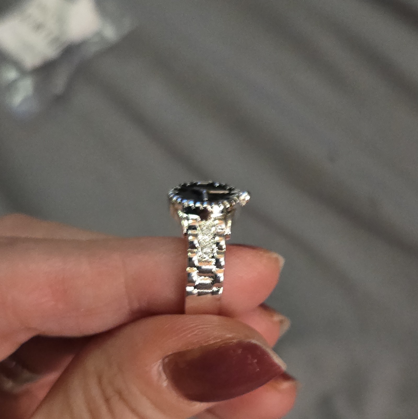 Silver Tone Cocktail Band Ring Round Black Clock Stone Size 7 Brand New