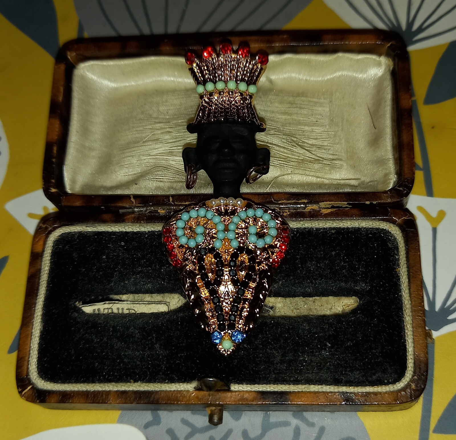 VINTAGE STYLE BLACK AFRICAN MAN SPARKLY RED & AQUA GOLDTONE BROOCH STUNNING