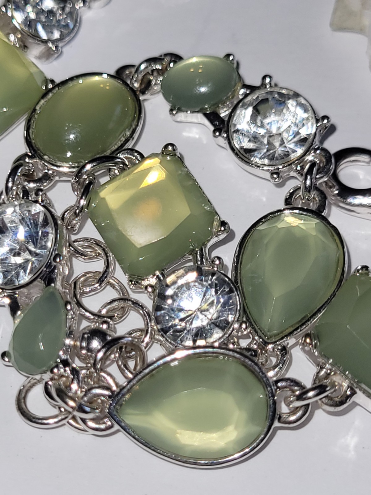 Vintage Imitation Emerald Rhinestone Accents Matching 18″ Necklace 8″ Bracelet