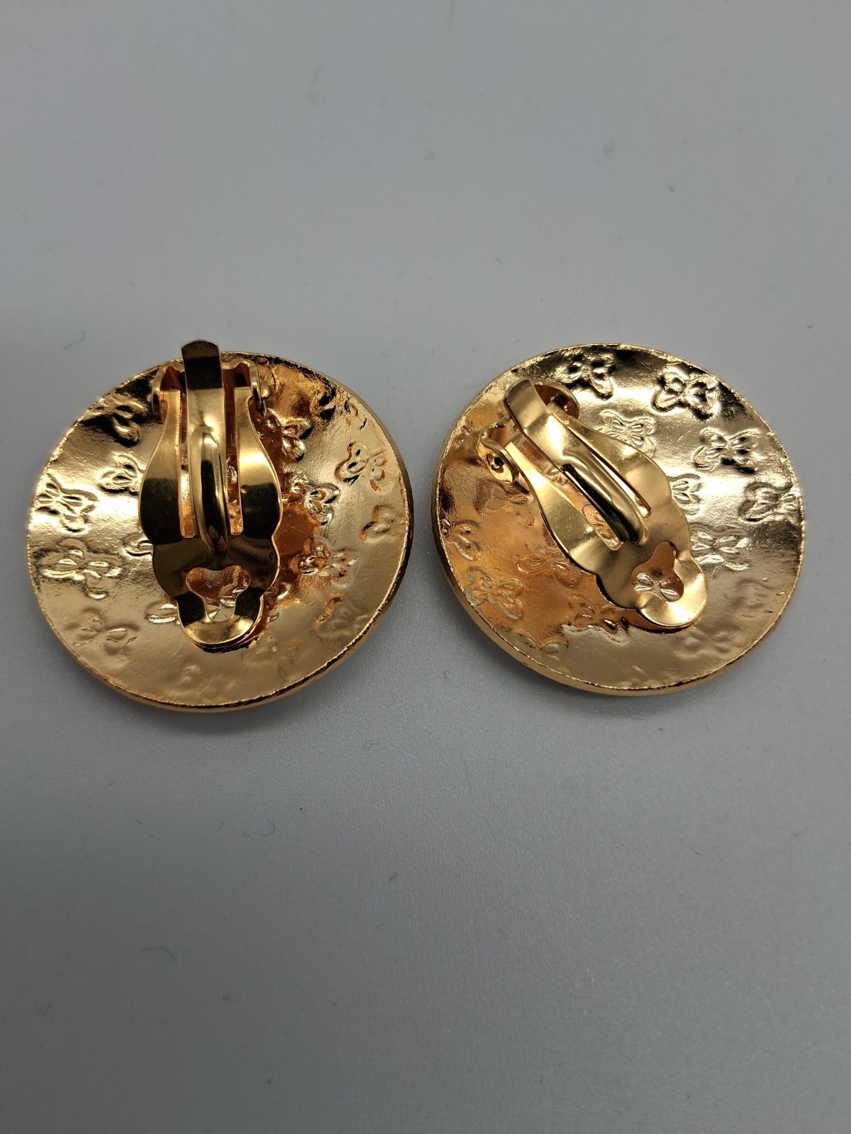 Vtg Cloisonne Enamel Hummingbird Bird Round Clip on Earrings 1″
