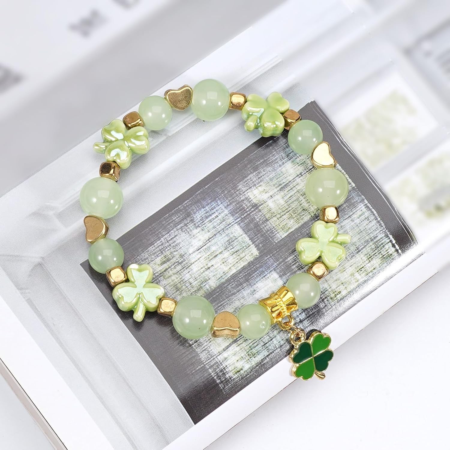 Lucky Clover Stretch Bracelet – Lightweight Beaded Accessory for All Occasions