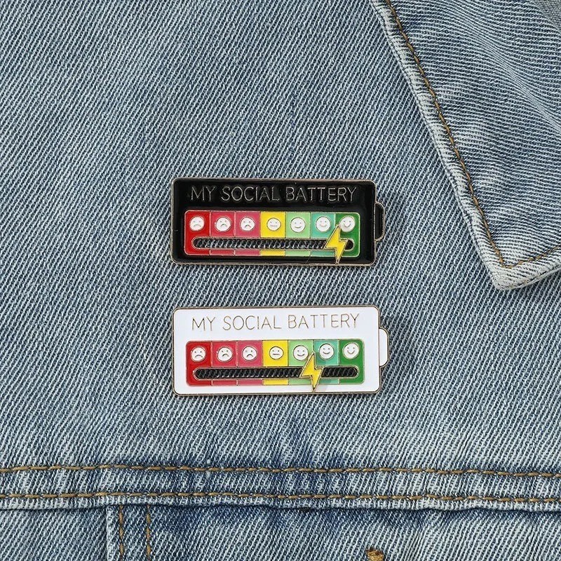 Funny Social Battery Slider Pin – 7-Mood Expression Badge, Cute Interactive Pin