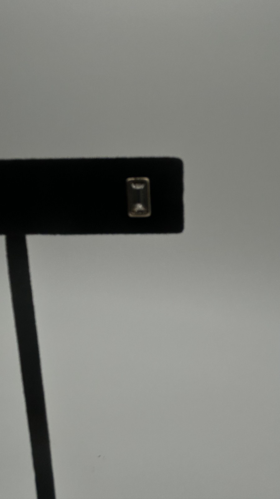 DECORATIVE GLASS STUDS FOR EVERYDAY WEAR