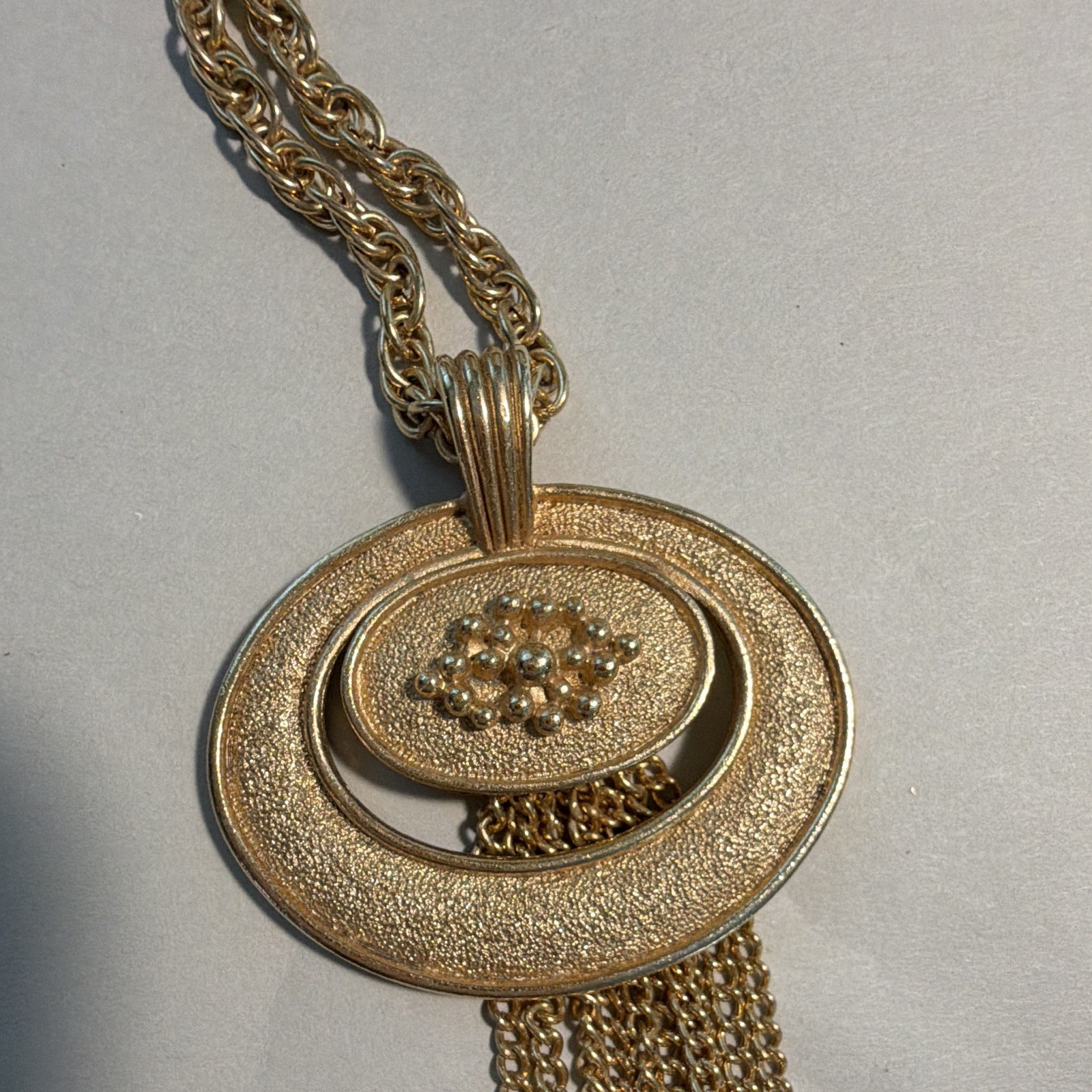 Vintage Avon Ovalesque Gold Tone Tassel Pendant Necklace 1973 Modernist 24″ Chai