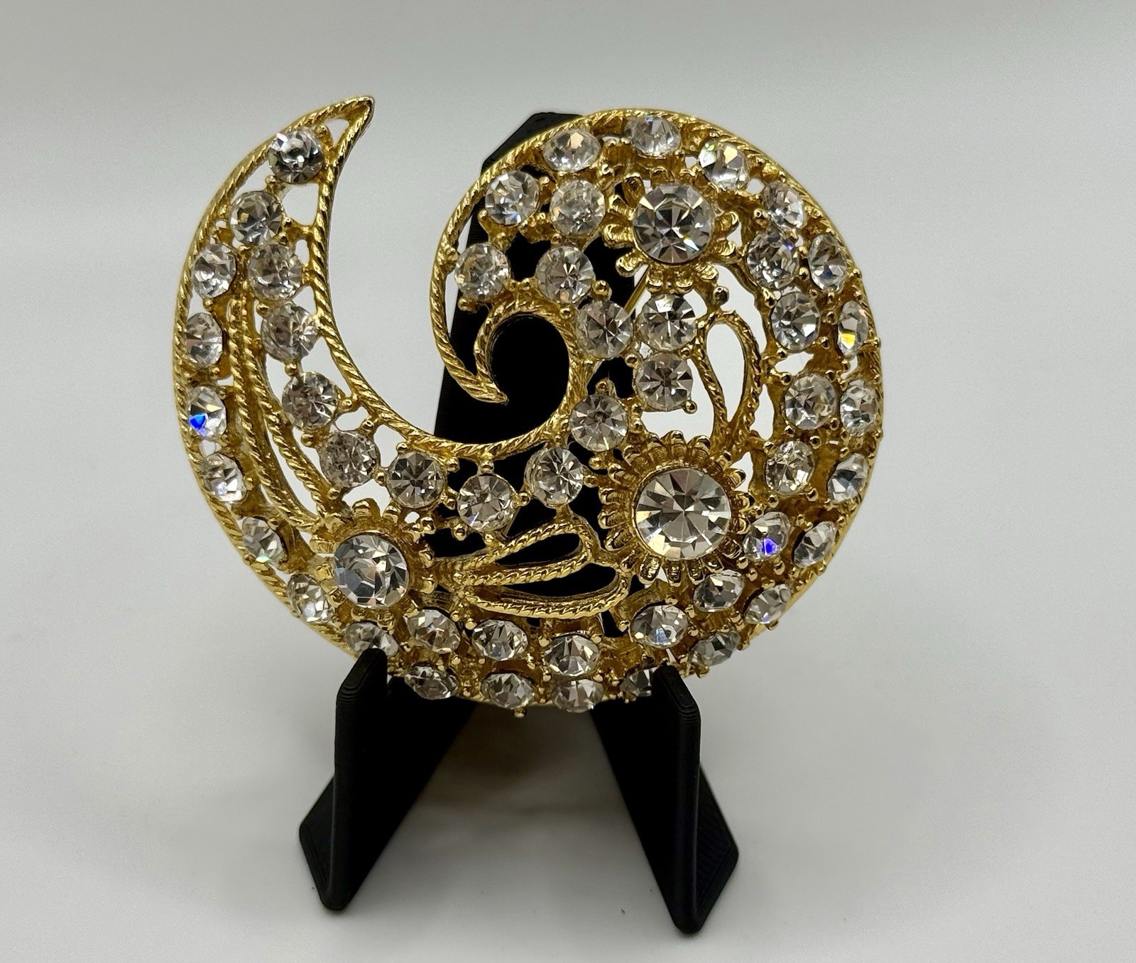Vintage M.JENT Gold Tone Clear Rhinestone Swirl Paisley Brooch Pin Signed