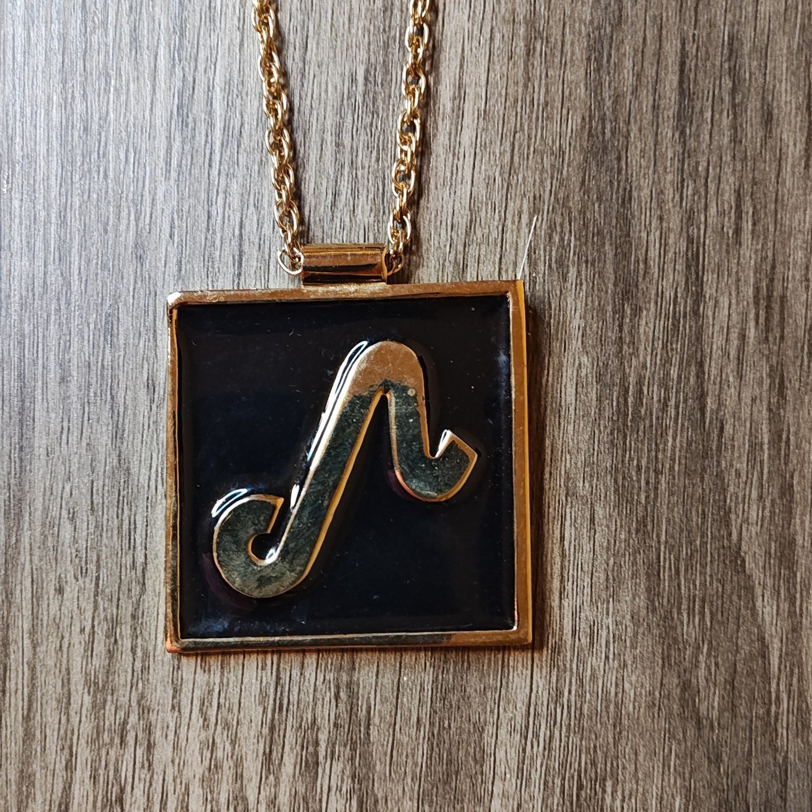 VTG Celebrity Gold Tone Leo Zodiac Sign Square Pendant Necklace Black Enamel