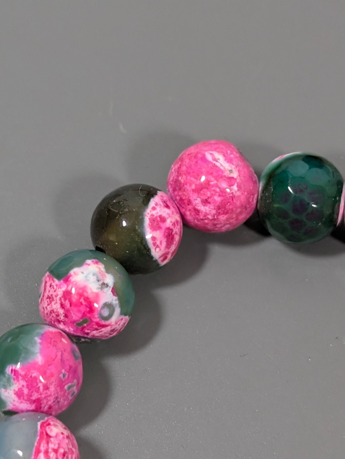 Beachy Boho Green Pink Dyed Agate Stone Polished Bead Bracelet 7 inch