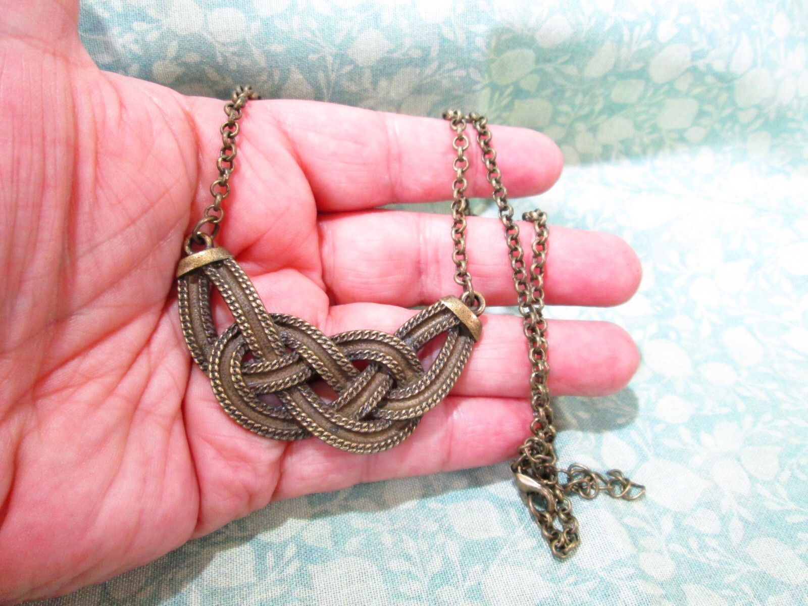 Antiqued Brass Tone Knotted Pendant Necklace 18″-20.5″ / 4N