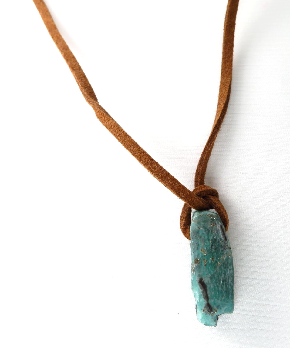 Colombian Emerald Raw Rock with crystals 20.00 Cts Cow Leather Muzo Mines