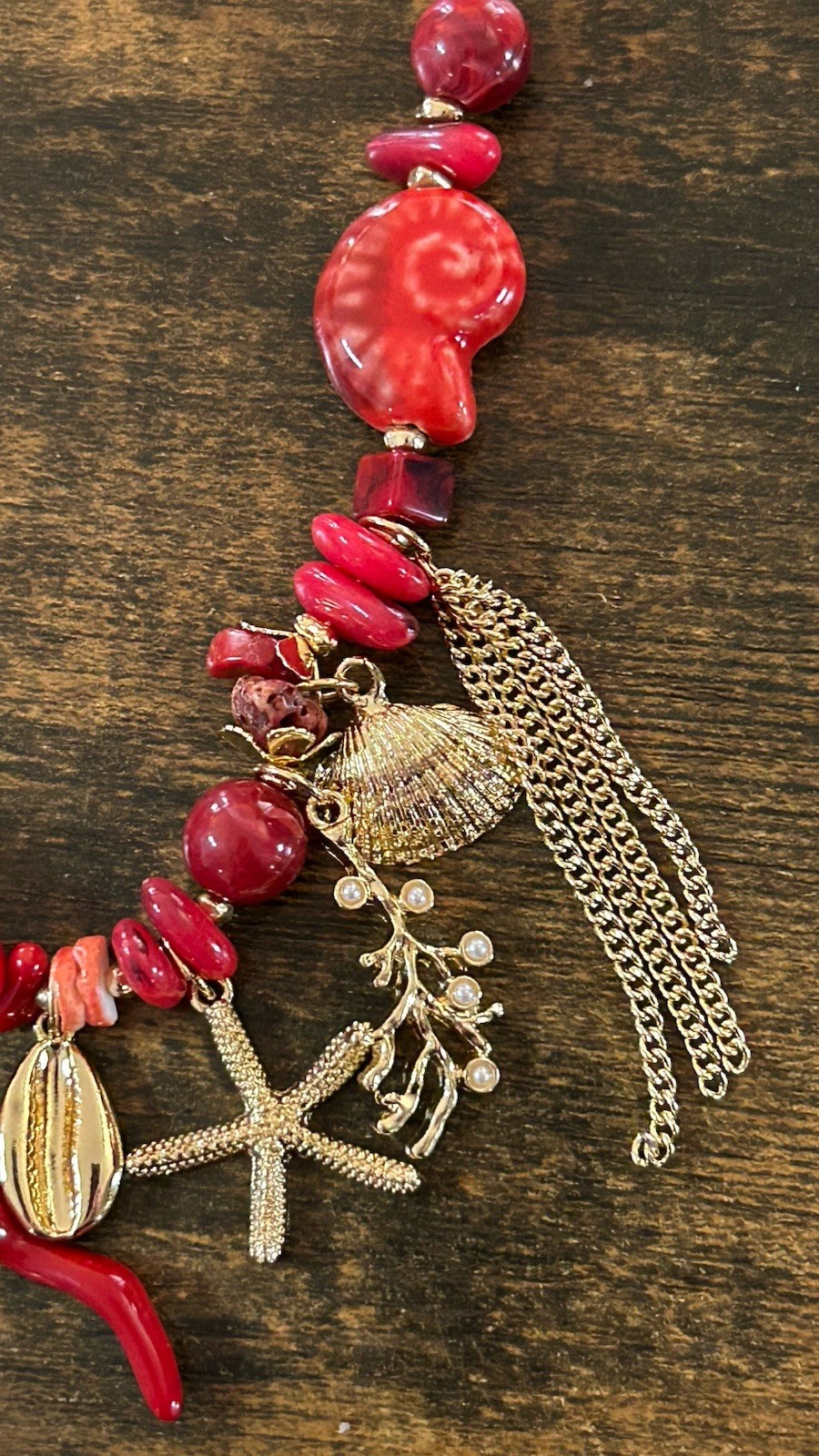 Stunning Gold Plated Red Enamel Faux Pearl Beach Sealife Necklace Ceramic Shell