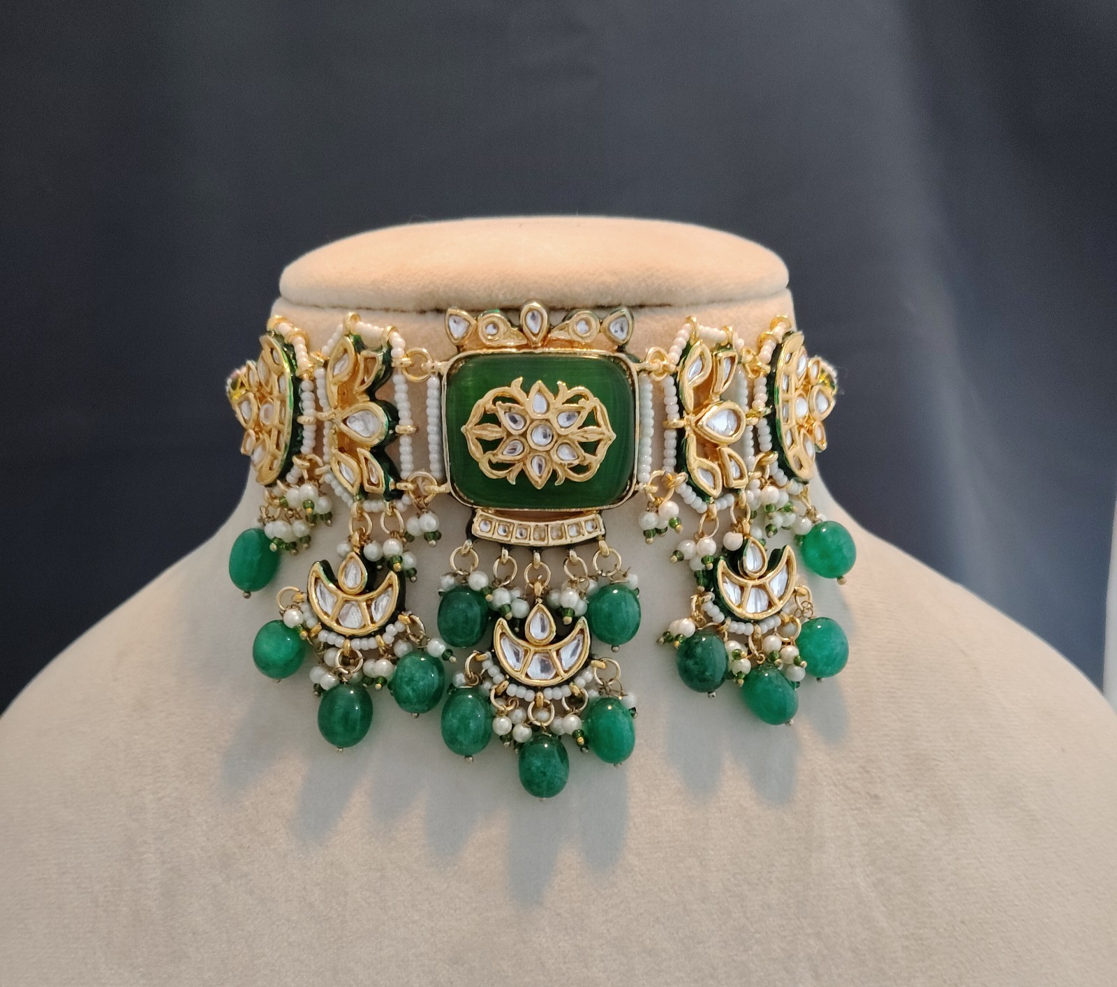 Moissanite Emerald Kundan Pearl Choker Set Indian Bridal Necklace Roz Jewellers.