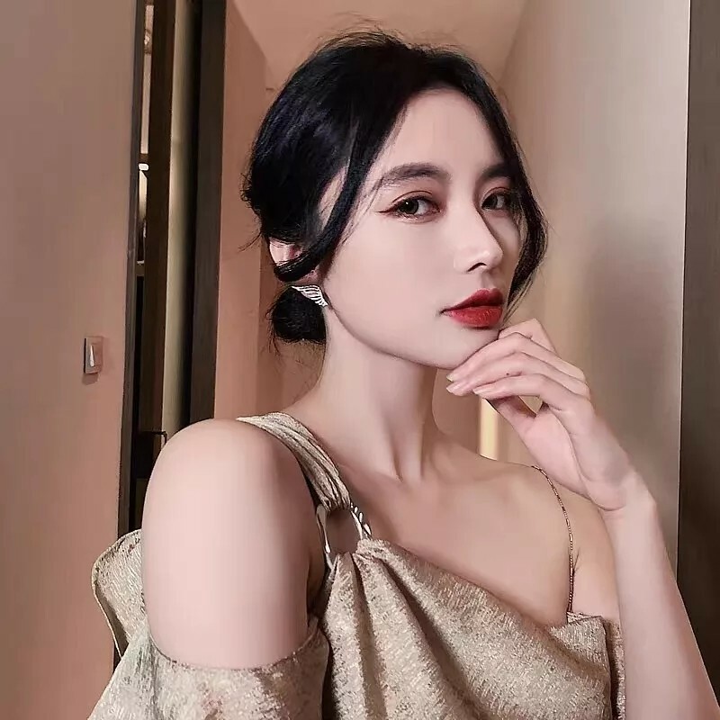 New Angel Wings Beauty Earrings Personality Simple Temperament Net Fashion Gold