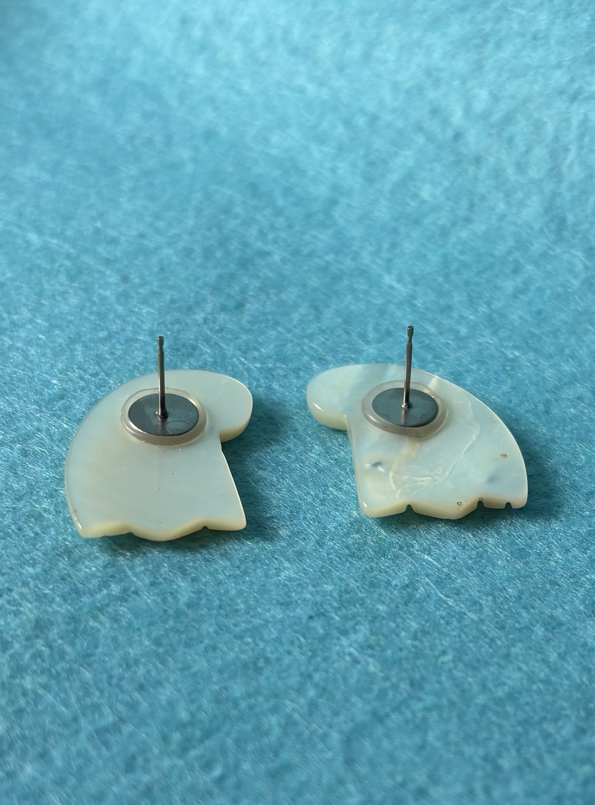 Vintage Mother of Pearl Shell Wing Fan Stud Earrings White