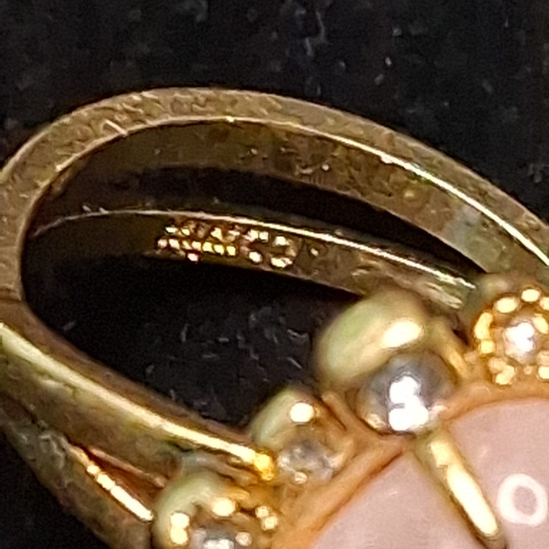 MIMCO Majesty Ring Pink Quartz Whit Crystal Gold Tone. NWT 15.271
