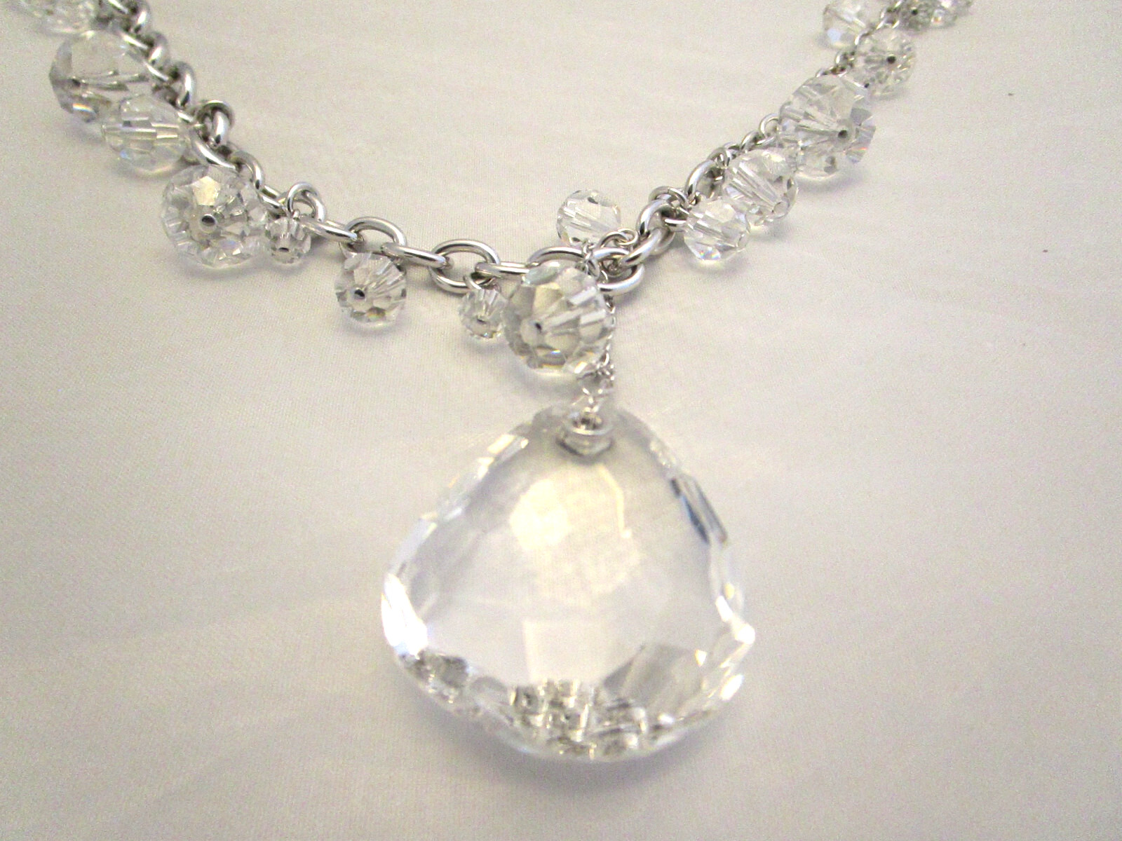 SWAROVSKI BOLD CRYSTAL PENDANT GLAM RETRO STATEMENT NECKLACE & BOX – 29 IN