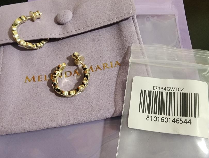MELINDA MARIA Isla Small Hoop Earrings ( .75″) Goldtone/Diamondettes /Pouch+GIFT