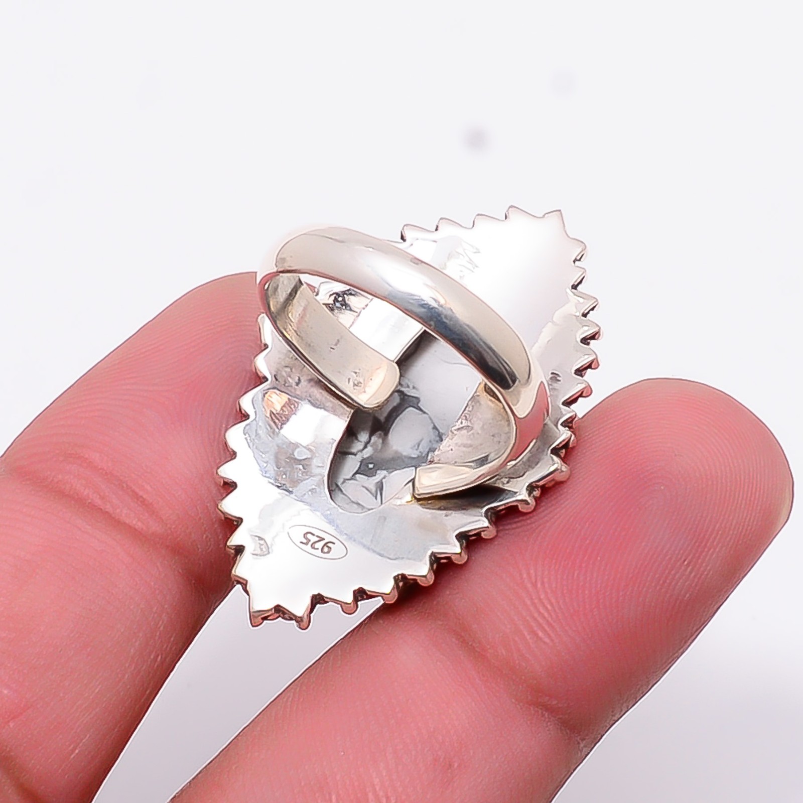 White Howlite – United States Sterling Silver Bold Oval Statement Ring S.7.5 R17