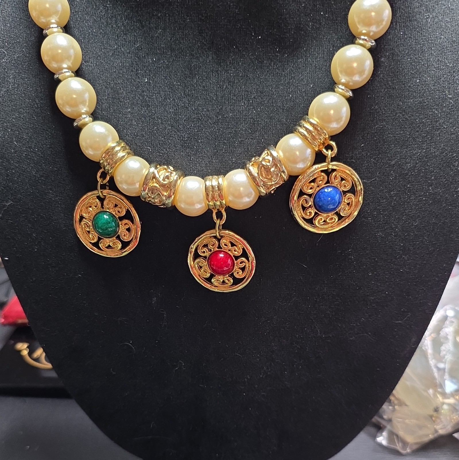 Gold Tone Beaded Imitation Pearl Round Pendant Necklace Red Green Blue Jewelry