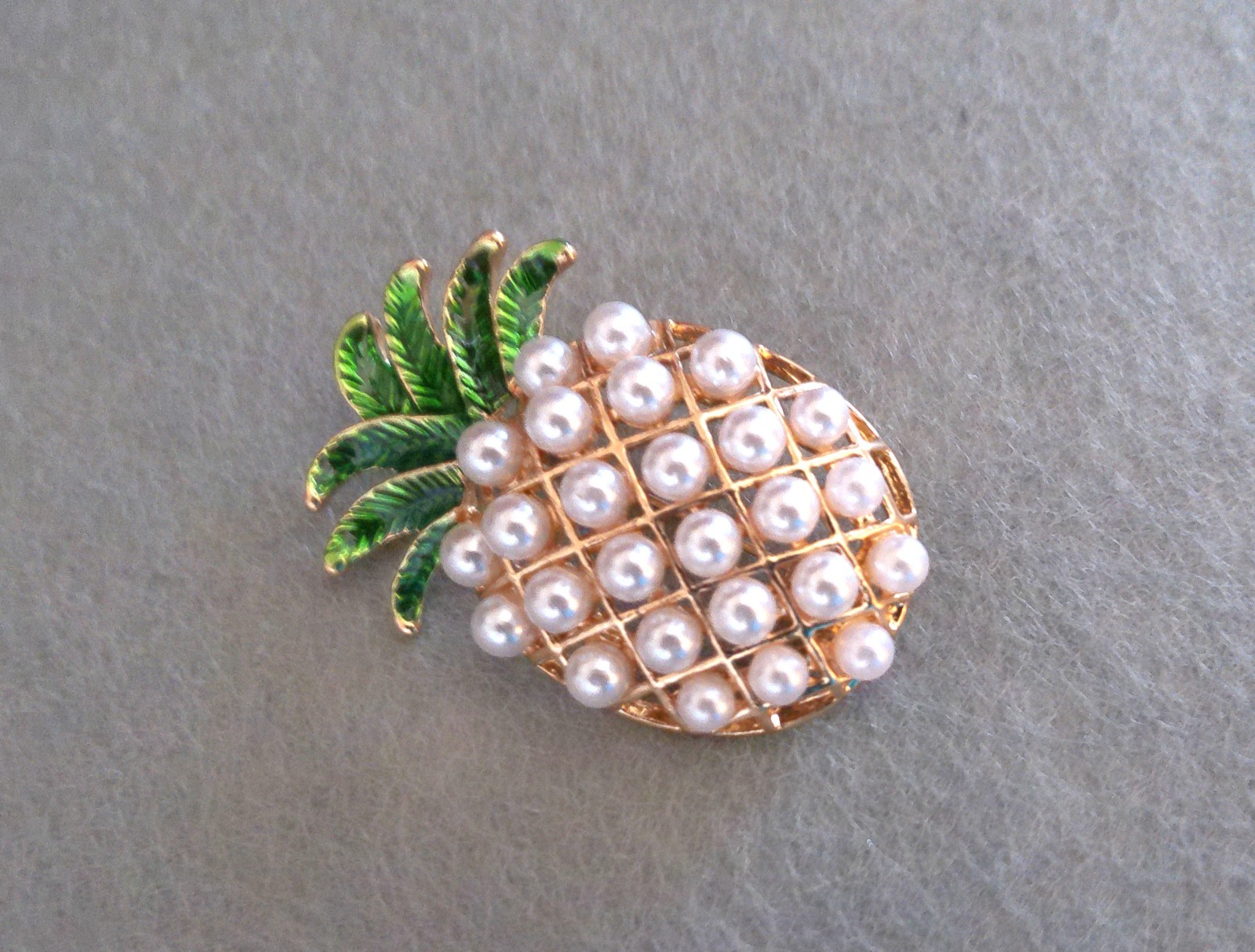 New Faux Pearl Detailed w/ Green Enamel Top Pineapple Pin Brooch All Occasions!