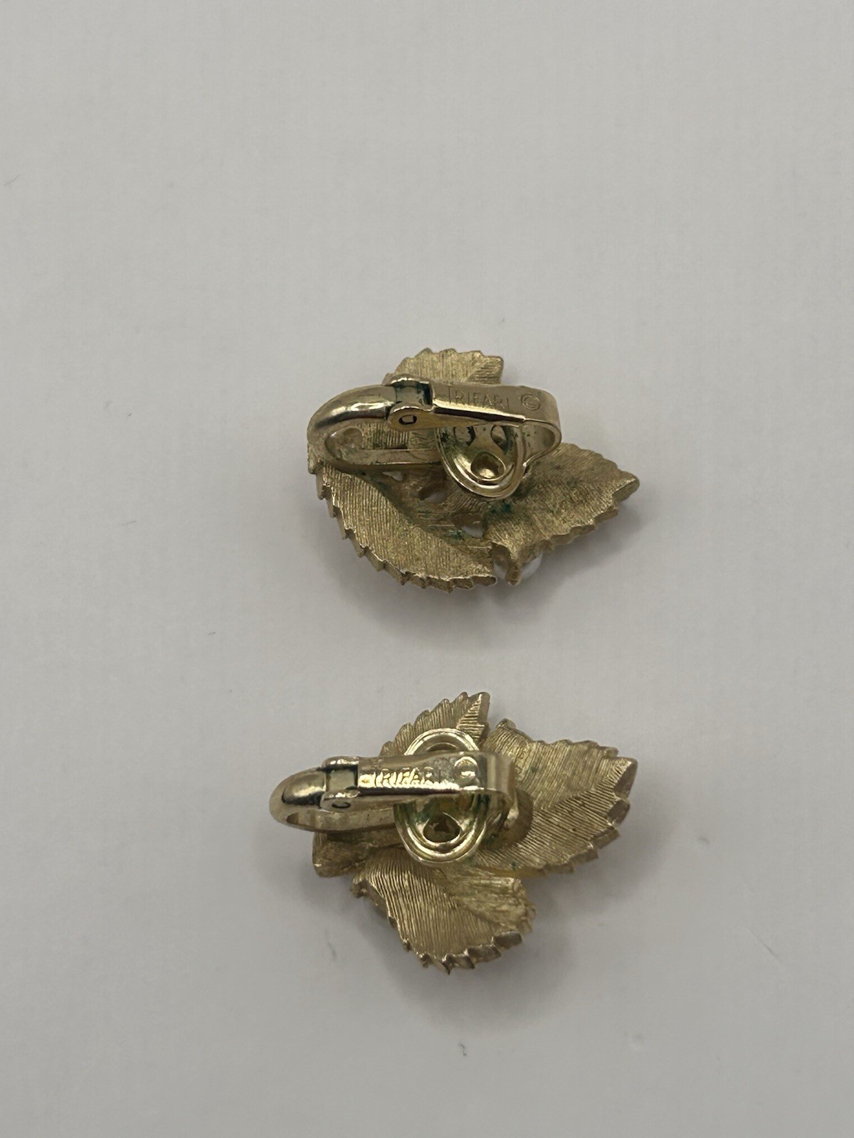 Vintage Crown TRIFARI Florentine Gilt Metal Three-Leaf Four-Pearl Clip Earrings