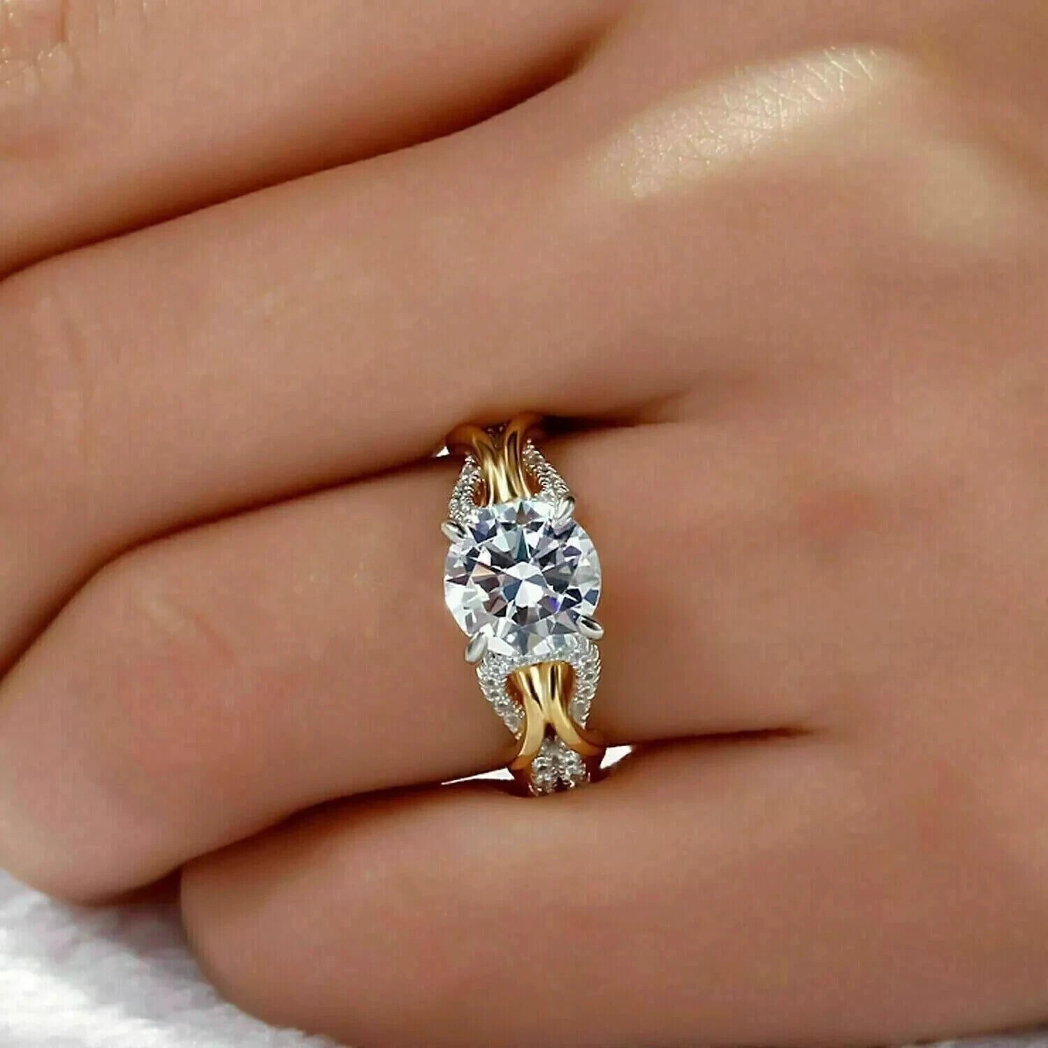 Gorgeous Women’s Wedding Ring Round Cut Simulated Diamond 14k Yellow Gold Plated