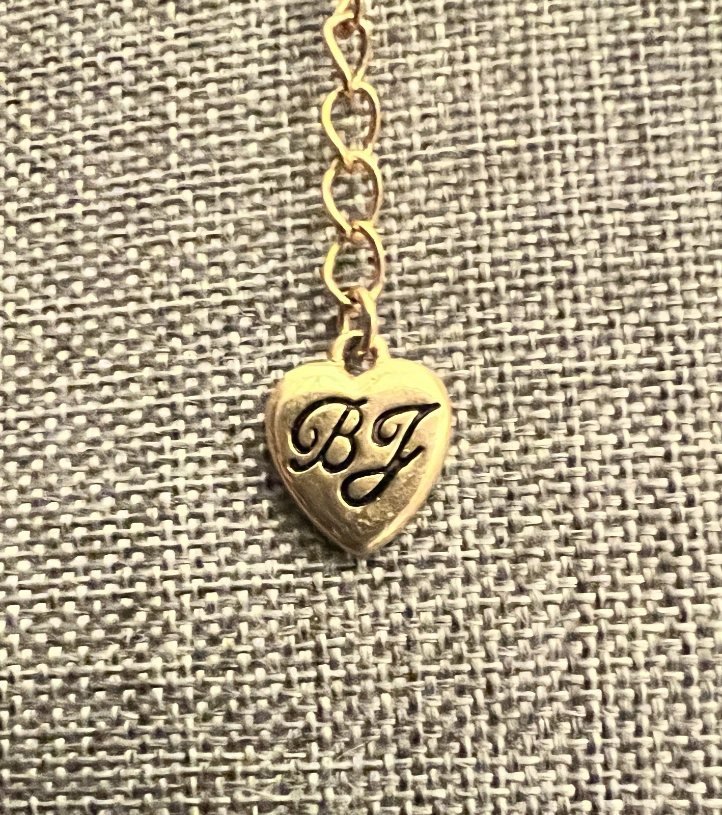 RARE BETSEY JOHNSON FLY WITH ME GOLD ANGEL WINGS CRYSTAL HEART NECKLACE W/BOW
