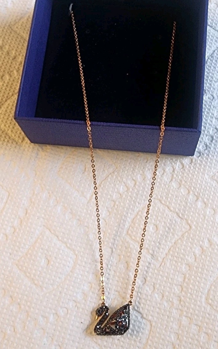 Swarovski Crystal Facet Reversible Swan Necklace Rose Gold Plated Black EUC