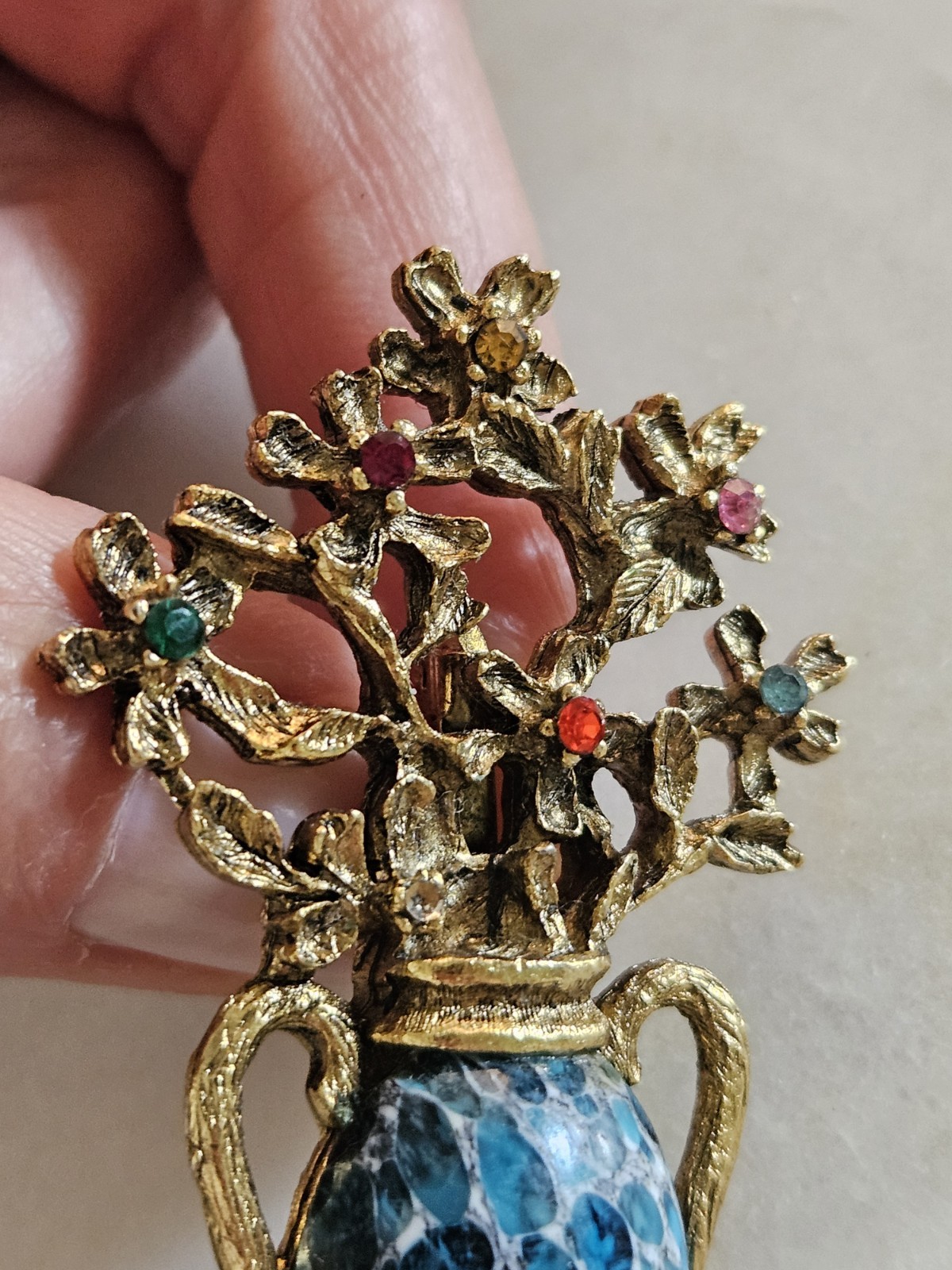Vintage Gold-Tone Metal Vase Of Flowers Brooch Pin Blue Multicolor Rhinestones