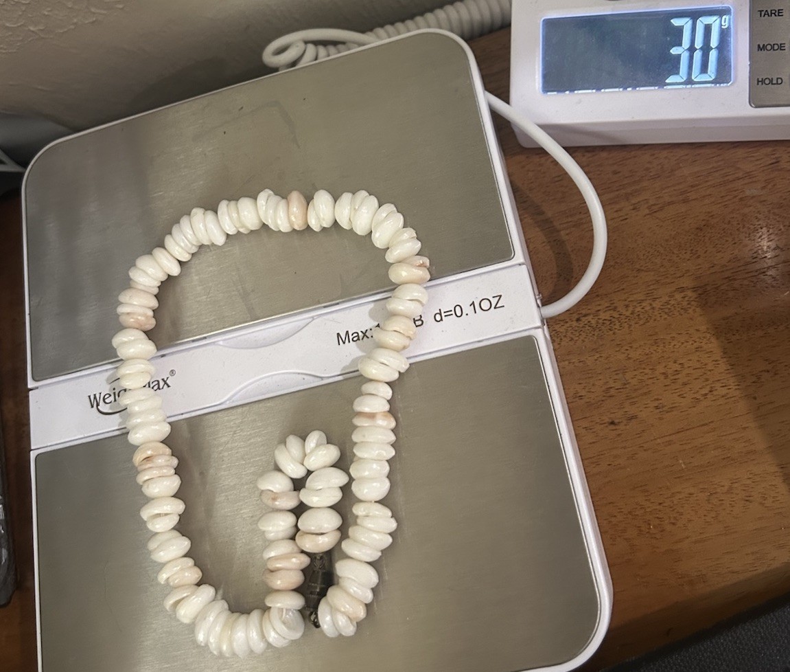 VTG Authentic 17” 30g Puka Shell Hawaii Barrel Closure Surfer Necklace Natural