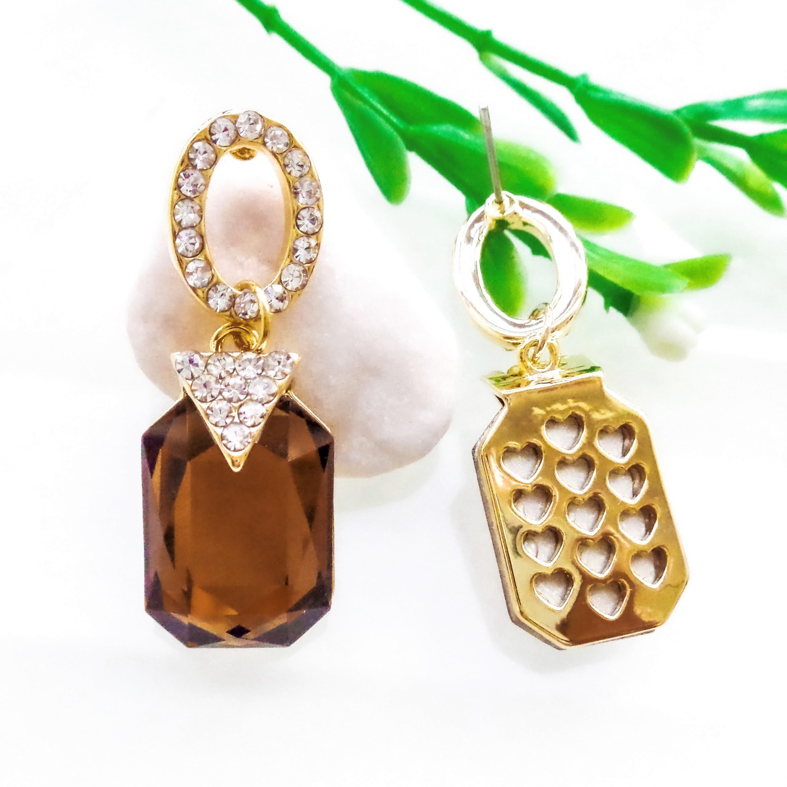 Navachi 18k Gold Plated White Crystal 1.3cm x 3.1cm (0.51in x 1.22in), Brown