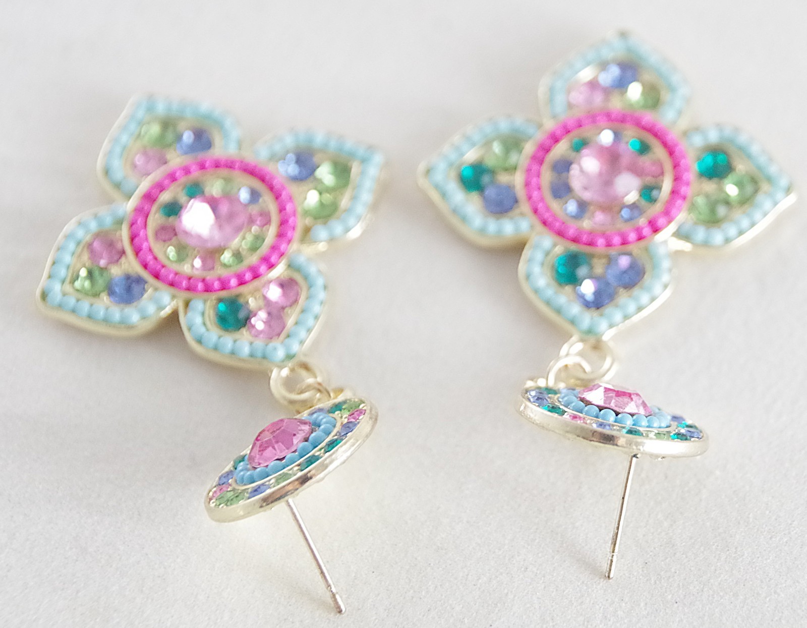 BETSEY JOHNSON BOHEMIAN/ BOHO FLOWER MEDALLION RHINESTONE BEAD DANGLE EARRINGS
