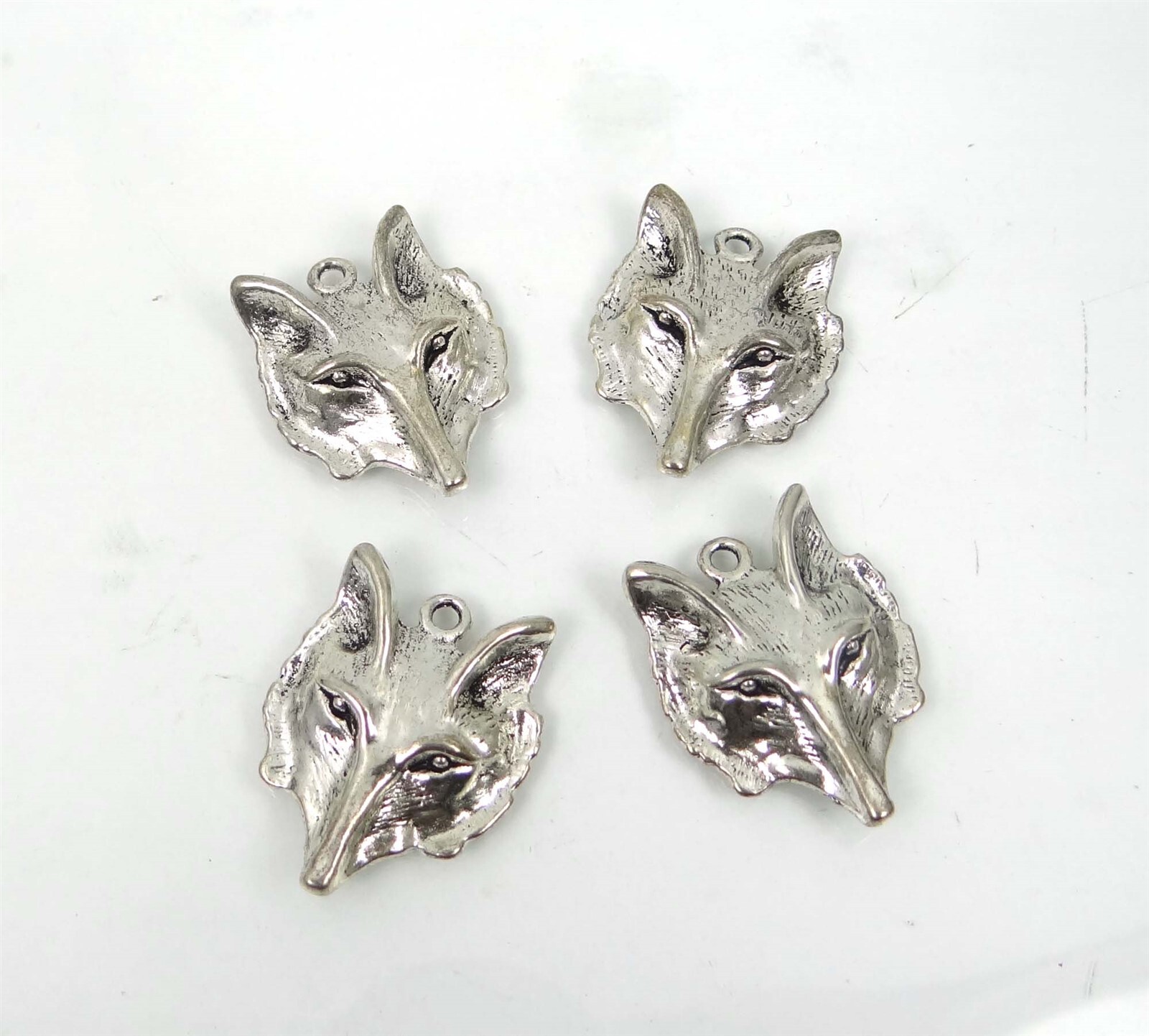 4 Wold Head Antique Silver Pewter / Alloy Charm Pendnat 28x23mm