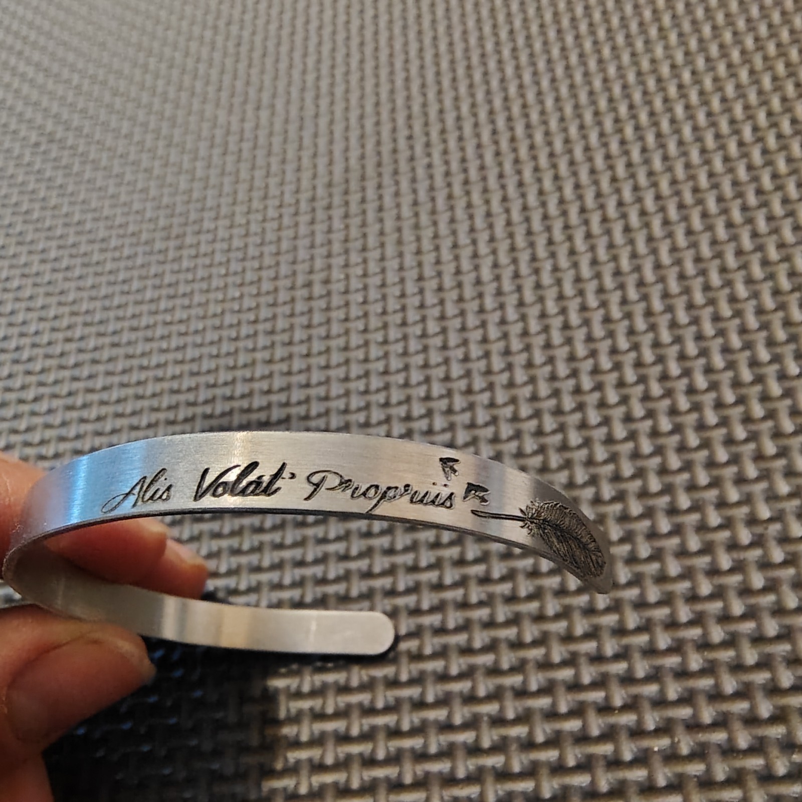 HANDMADE CUSTOM Aluminum Alis Volat Propriis Engraved Cuff Bangle Bracelet 6mm