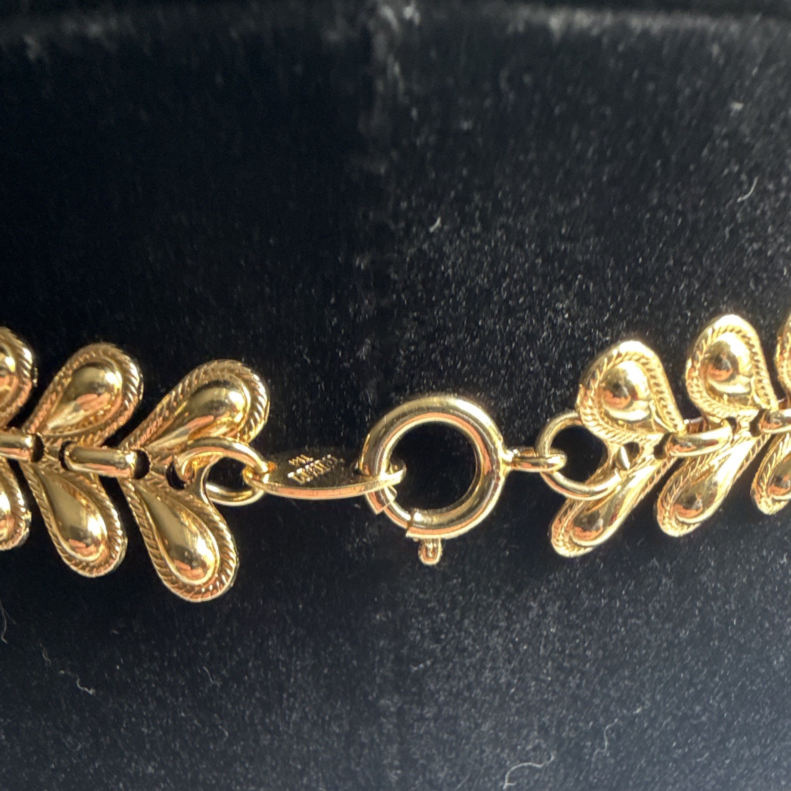 Vintage Trifari TM Signed Moghul Multicolor Cabochon Gold Tone Necklace