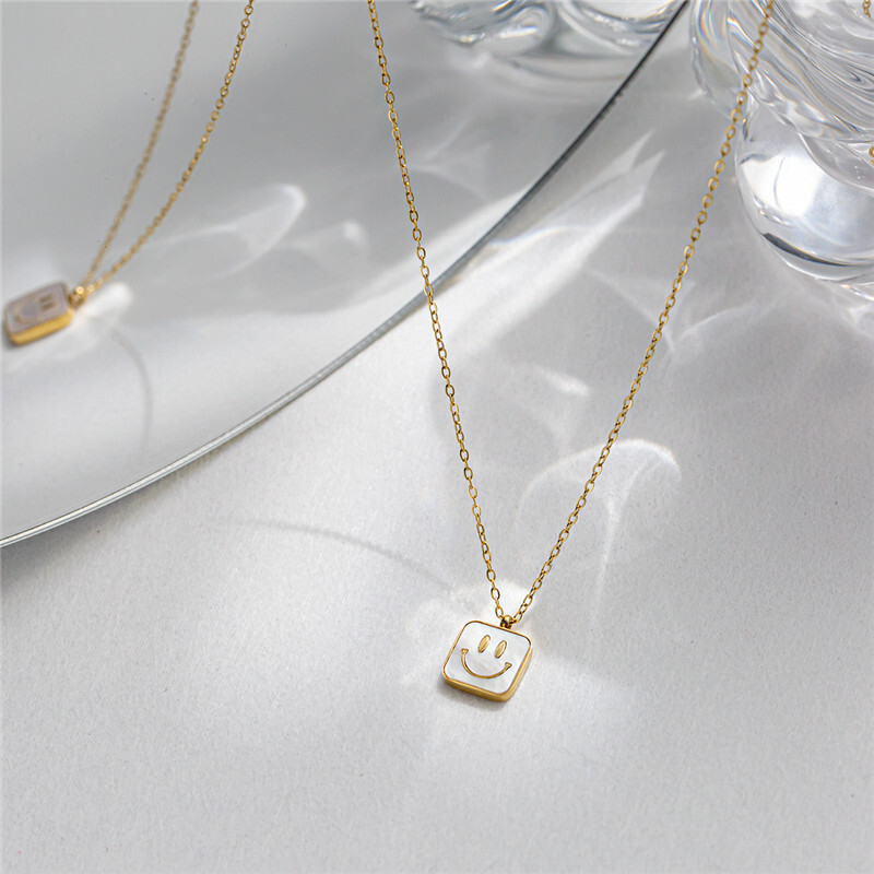 Woman 18K Gold Plate Stainless Steel Mother of Pearl Smile Square Chain Necklace