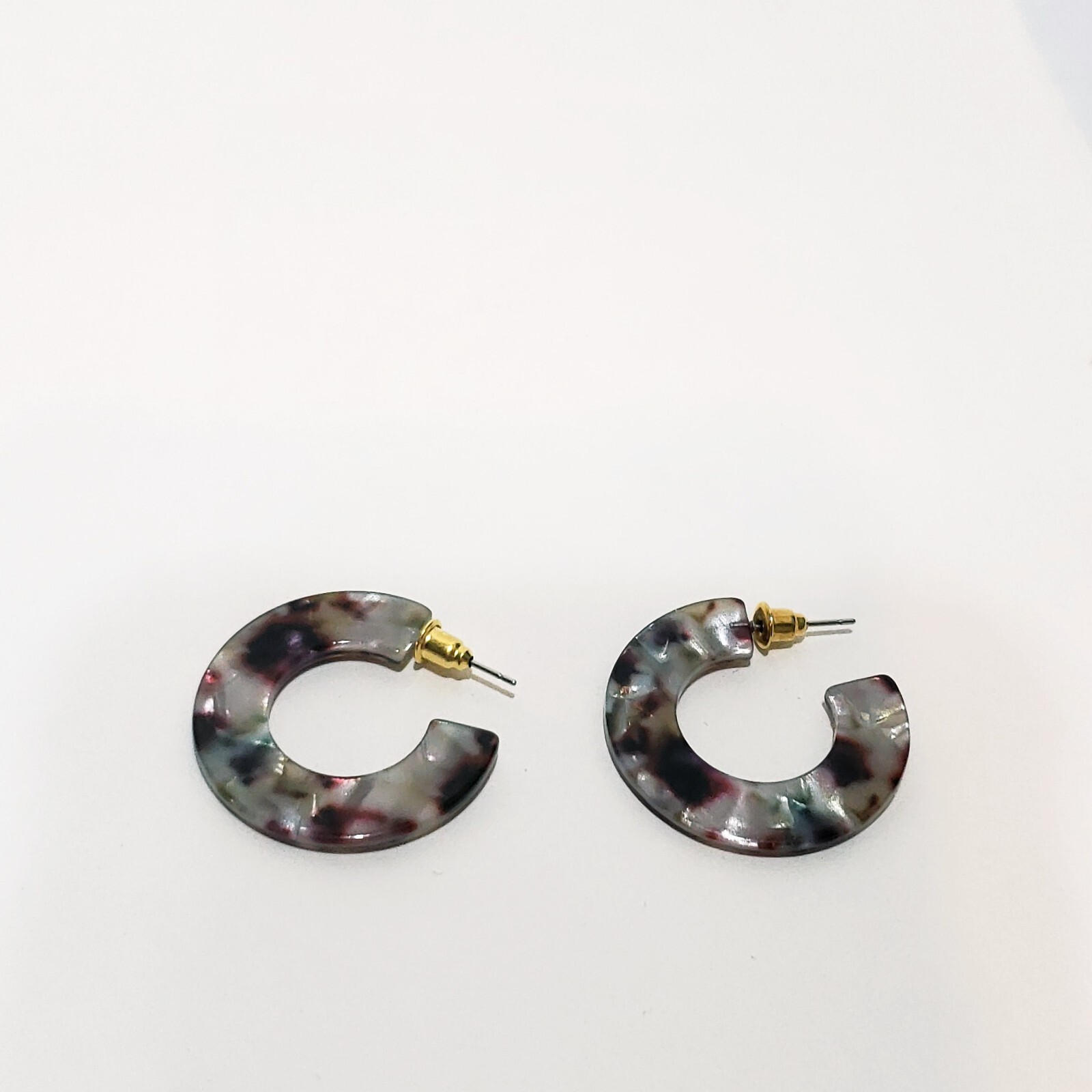 C Shaped Hoop Tortoise-Look Acrylic Resin Earrings 1″ Pierced Vintage Brown