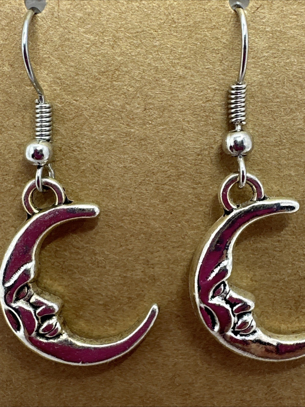 1″x1″ moon face dangling earrings