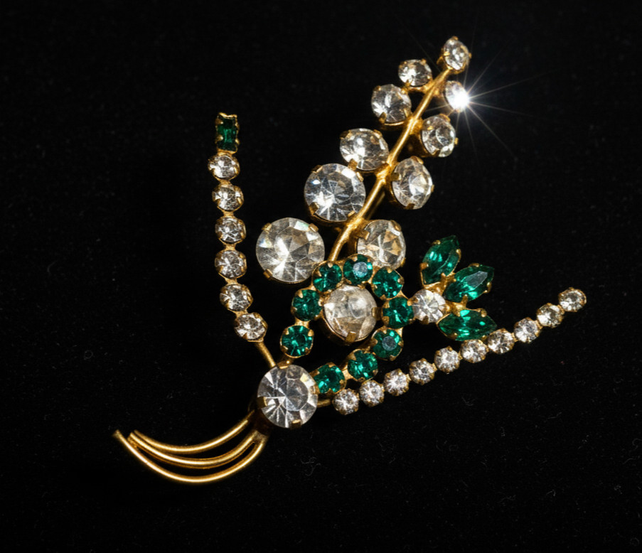 Vintage Brooch Flower Rhinestones Gem Spray Gold Metal 10.30g 1950′ zz