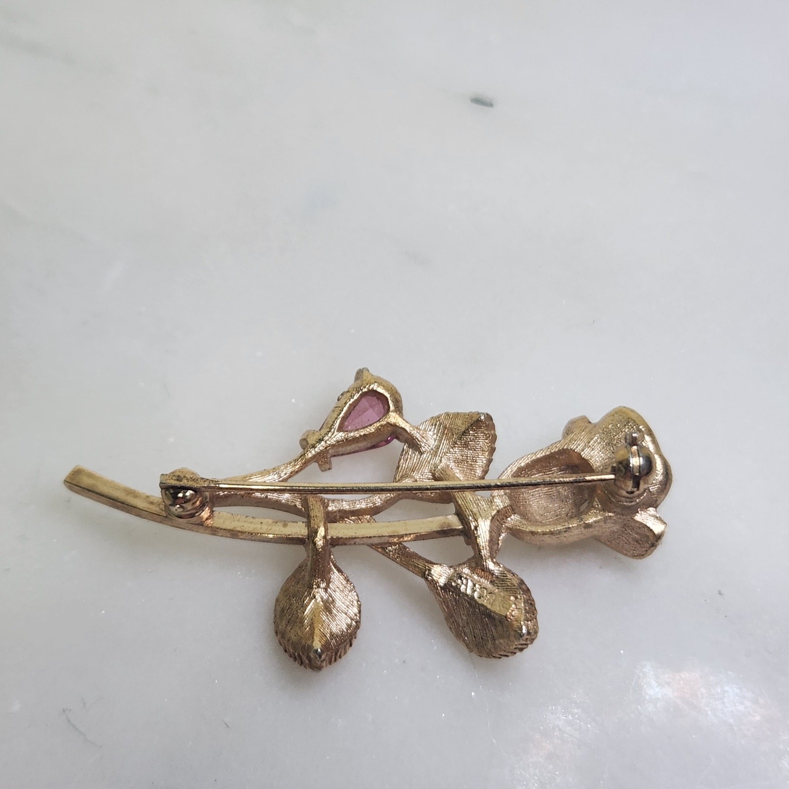 Vintage Avon Signed Gold Tone Rose Brooch Pink Rhinestone Flower Pin