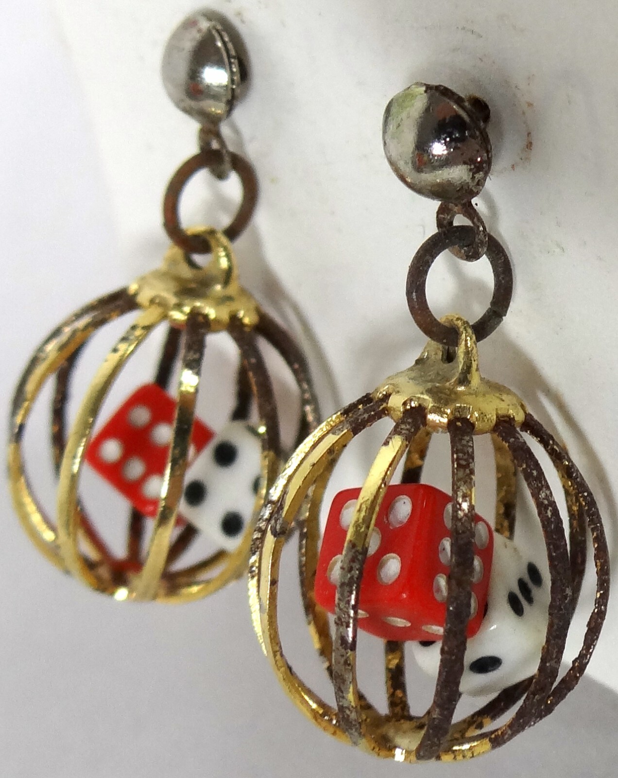 Vtg Caged Dice Earrings Casino Gambling Gold Tone Pierced Red White Plastic Die